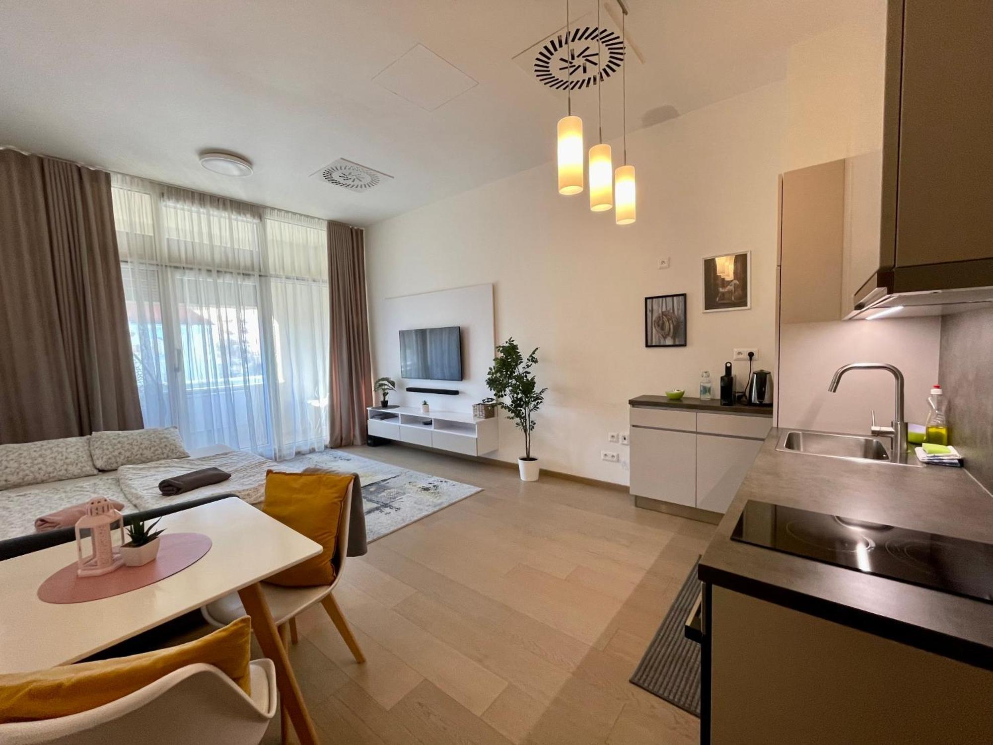 New, Beautiful Apt With Parking In Best Location! Bratislava Exterior photo